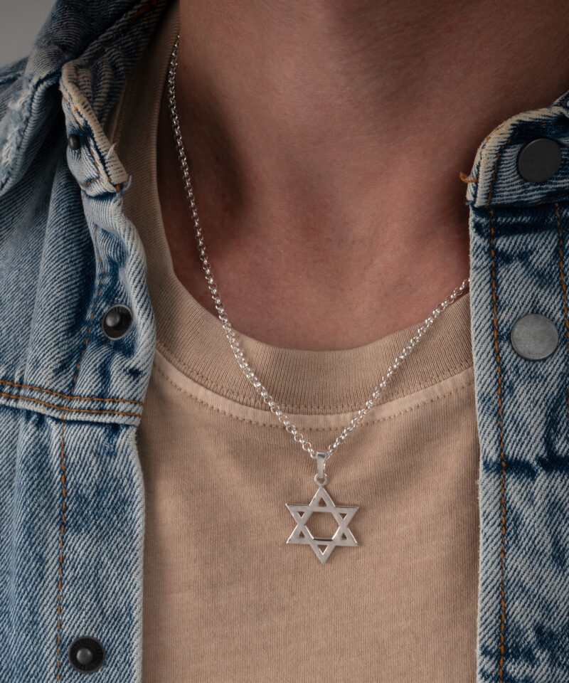 Alternative view of שרשרת מגן דוד מרוקע לגבר